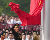 9月3日，纪念中国人民抗日战争暨世界反法西斯战争胜利80周年大会在北京隆重举行。这是天安门广场举行隆重的升国旗仪式.jpg