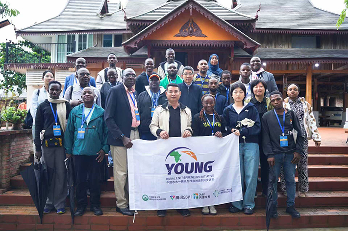 Ugandan pepper grower (1).jpg